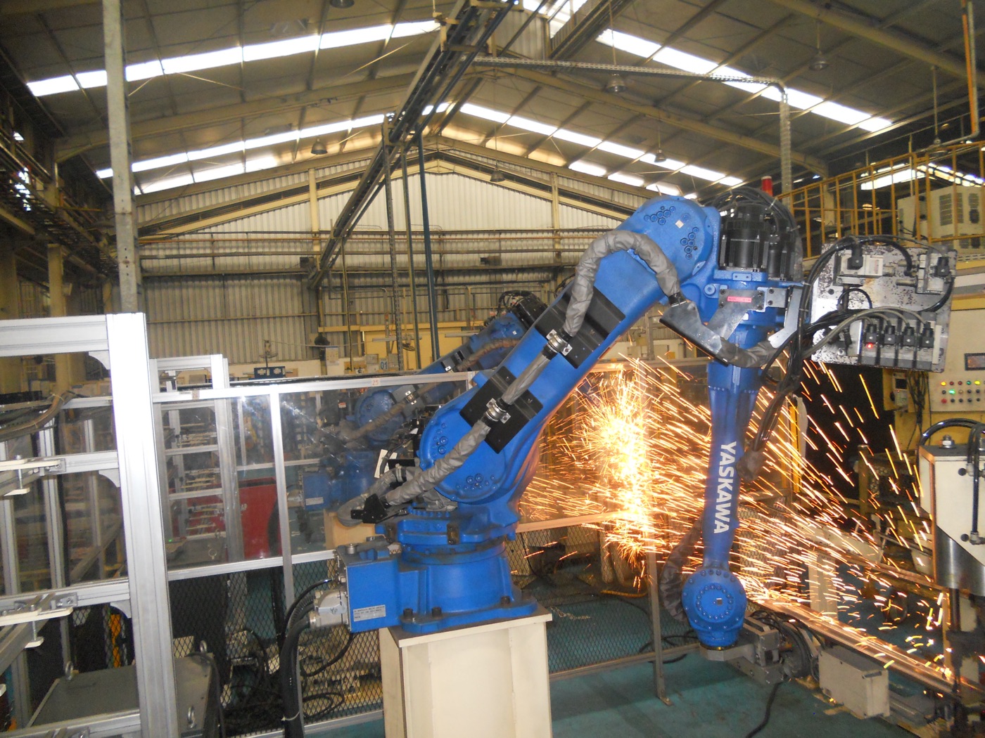 Industrial welding robot